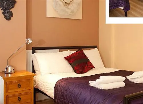 Hostal Snoozles Galway City Centre