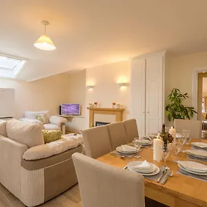 Apartment Center - 3 Minutes Walk To The Town Square, Galway