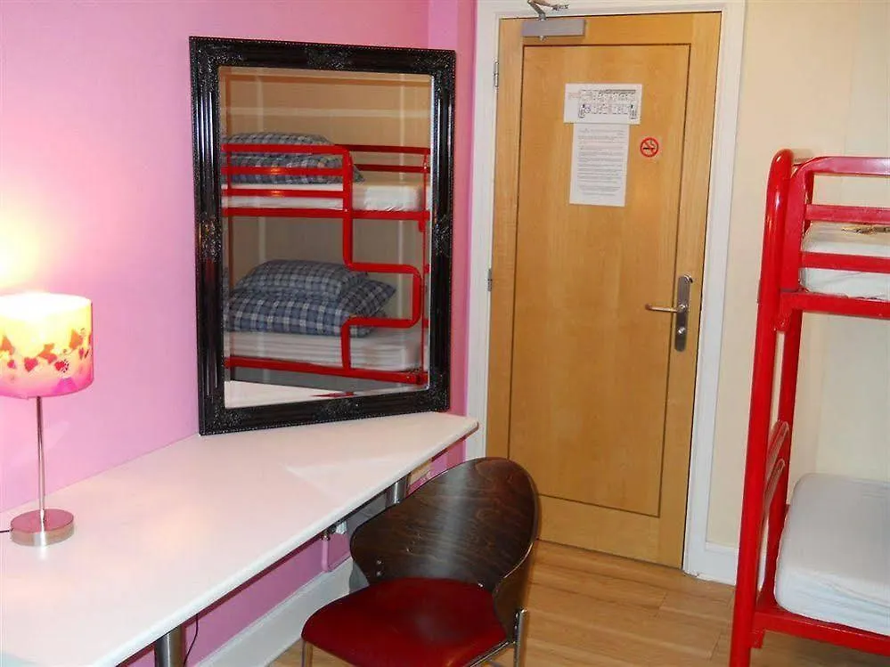 Snoozles Galway City Centre Hostel