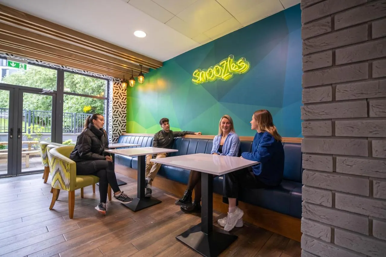 Snoozles Galway City Centre Hostel