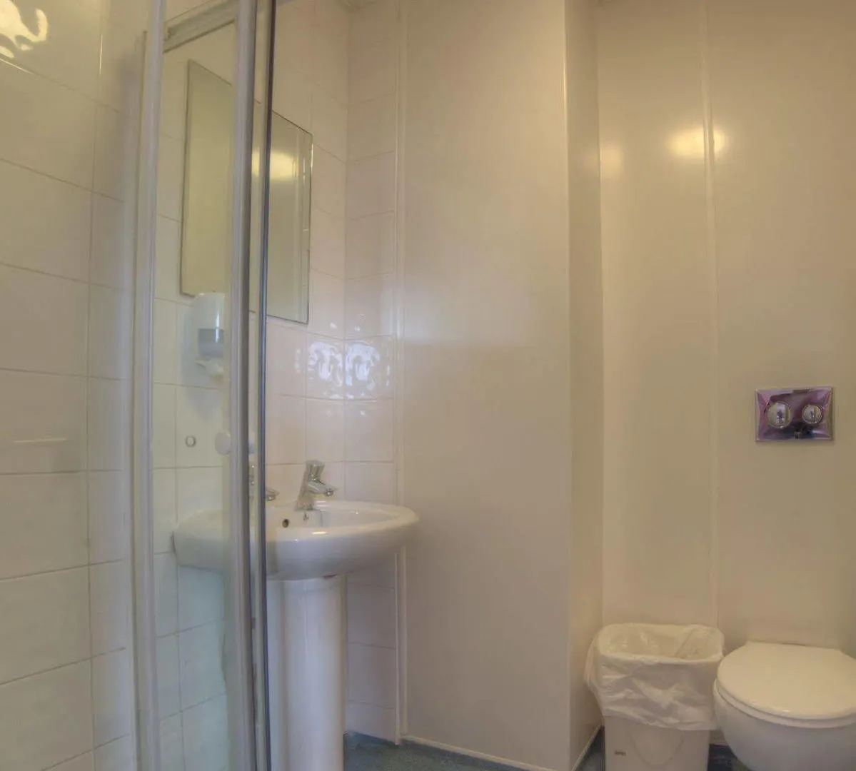 Snoozles Galway City Centre Hostel
